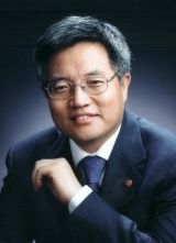 张维迎简介