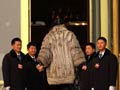 台商首位全国政协委员身穿皮草步履轻盈