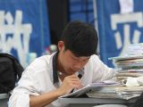 【直击雅安】震不倒的书桌