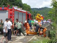 云南西双版纳旅游大巴翻车事故致8死19伤