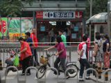 北京家乐福砍人案1名重伤妇女经抢救无效身亡