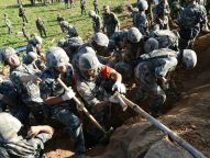 兰州军区出动2000多名部队官兵全力投入到抗震救灾工作