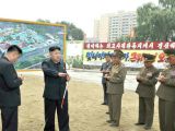 金正恩视察骑马场和游泳池建设工地