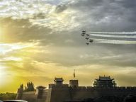 百年灵喷气机队飞越嘉峪关