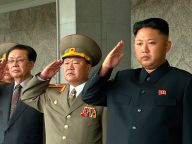 朝鲜举行大型阅兵仪式庆祝建国65周年