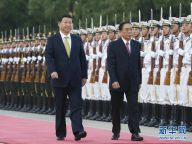 习近平同朱马里举行会谈