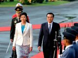 李克强与泰国总理英拉举行会谈