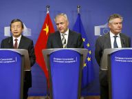 马凯与欧方代表共同主持第四次中欧经贸高层对话