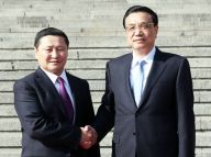 李克强同蒙古国总理阿勒坦呼亚格举行会谈