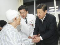 习近平在青岛黄岛经济开发区考察输油管线泄漏引发爆燃事故抢险工作