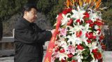 习近平瞻仰华东革命烈士陵园