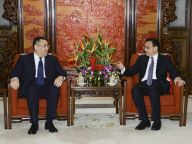 李克强会见澳门特别行政区行政长官崔世安