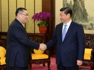 习近平会见崔世安