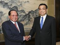 李克强会见柬埔寨副首相贺南洪