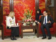 李克强会见美国《科学》杂志主编麦克纳特