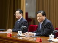 刘云山出席党的群众路线教育实践活动第一批总结暨第二批部署会议并讲话