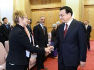 李克强同外国专家举行新春座谈会