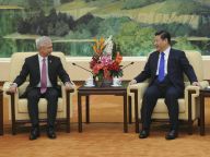 习近平会见法国国民议会议长巴尔托洛内