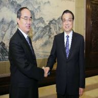 李克强会见越南祖国阵线中央委员会主席阮善仁