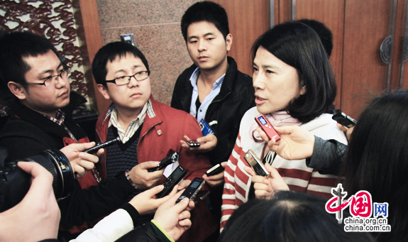 全国人大代表、广东珠海格力集团有限公司董事长董明珠接受记者采访。中国网 宋一安 摄