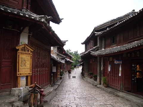 城中无规矩的道路网，无森严的城墙