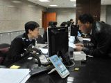 北京警方启动应急办证机制为马航失联客机乘客家属办理护照