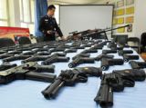 乌鲁木齐警方收缴仿真枪400余把