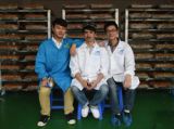维汉小伙联手卖切糕 销量飙升“切糕王子”成董事长 