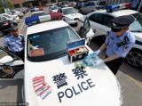北京高考期间警方服务车招手即停