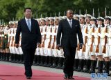习近平举行仪式欢迎刚果共和国总统访华