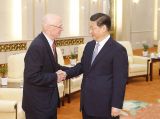 习近平会见美国前财长鲍尔森