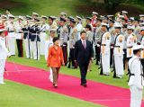 习近平出席韩国总统朴槿惠举行的欢迎仪式