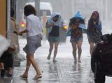 超强台风袭击日本 冲绳地区降暴雨 