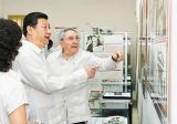 习近平在劳尔·卡斯特罗全程陪同下访问古巴圣地亚哥
