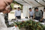 李克强在云南鲁甸地震震中为遇难者默哀