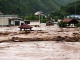 贵州多地遭受暴雨洪涝灾害车辆房屋被淹没