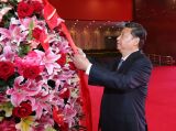 习近平等向抗战烈士敬献花篮