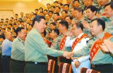 习近平：努力建设新型司令机关 增强组织指挥打赢能力