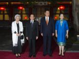 习近平会见柬埔寨国王西哈莫尼和太后莫尼列