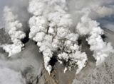 日本中部火山喷发致200余人被困