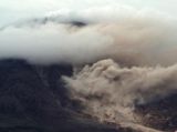 印尼火山喷发 数百居民疏散