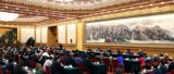 习近平：文艺不能在市场经济大潮中迷失方向