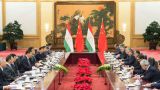 习近平同塔吉克斯坦总统拉赫蒙举行会谈