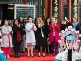 彭丽媛邀APEC部分领导人夫人参观颐和园