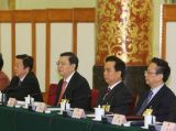 十二届全国人大常委会第十二次会议举行联组会议