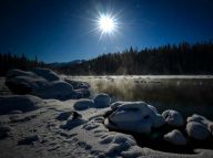 喀纳斯冬季美如画 游客畅游画中赏美景