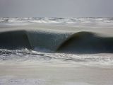 酷寒席卷美国 翻滚海浪瞬间冻结