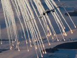 俄又出大量战机美照 图-22M3空射诱饵弹真壮观