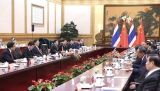 张德江与泰国立法议会主席举行会谈