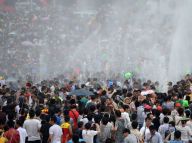 云南德宏：欢度泼水节